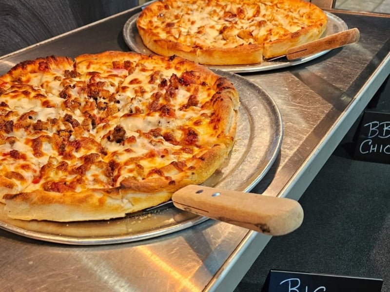 The buffet at Lillians Pizza