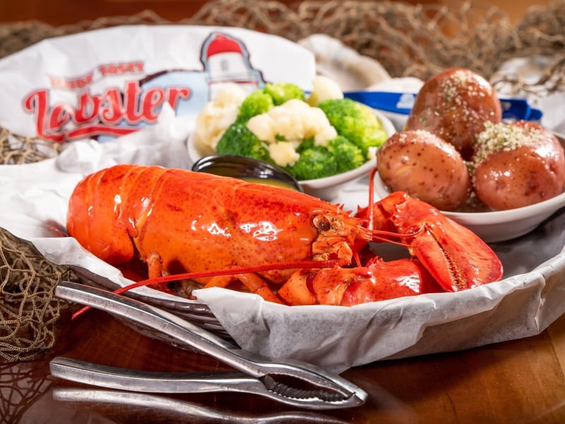 Fresh lobster with potatoes