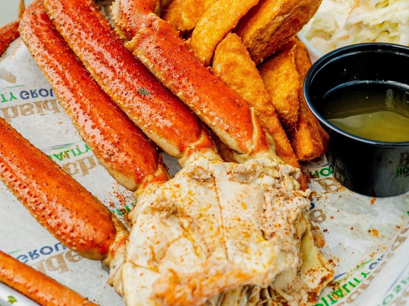 Fresh crab legs with butter