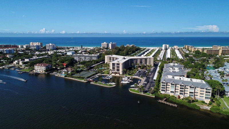 1340211 Harbor Towers Is A Gated Community On The Intercoastal Waterway With Easy Access To Siesta Key Beaches