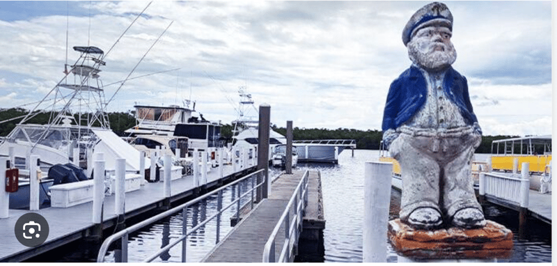 Boats, sunshine, and coastal charm at Port Sanibel Marina