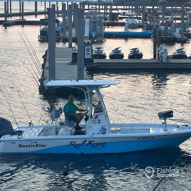 1369273 Captain Michael Hudson Aboard His 23 Bay Boat With Capacity For 5 Passengers