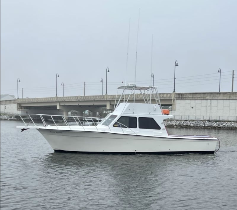 1371874 45 Sportsfisher For 15 Passengers