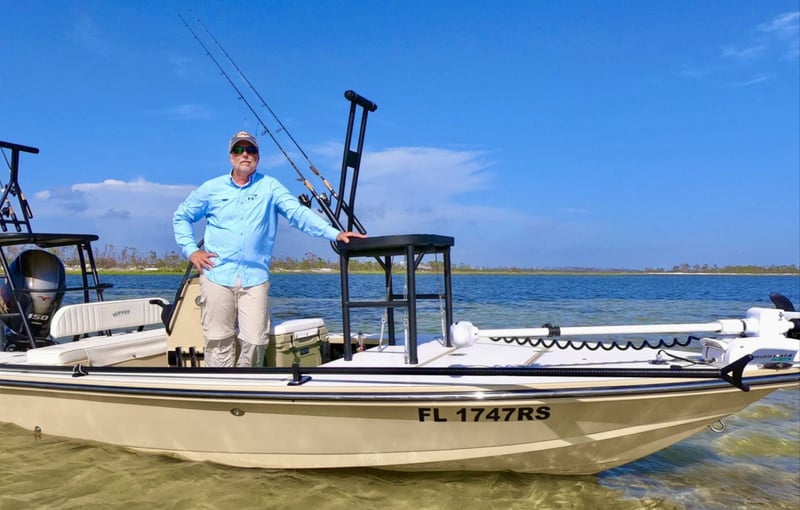 1371944 Captain Eric On His 19 East Cape