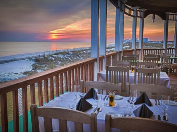 424882 The Beachside Patio At Beach Walk Cafe
