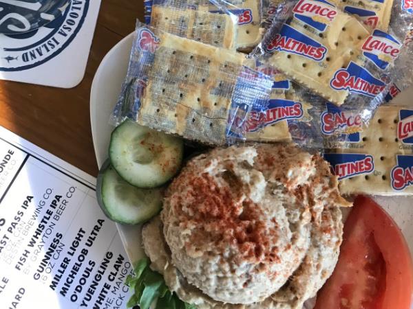Smoked tuna dip with crackers