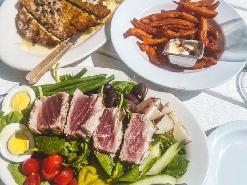 Grilled tuna nicoise with sweet potatoe fries