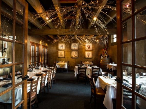 The dining room at Bistro Bijoux in Destin, Florida