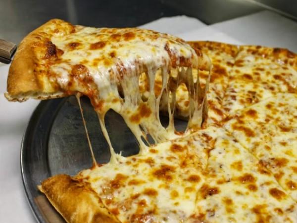 425869 Merlins Pizza In Destin, Florida 