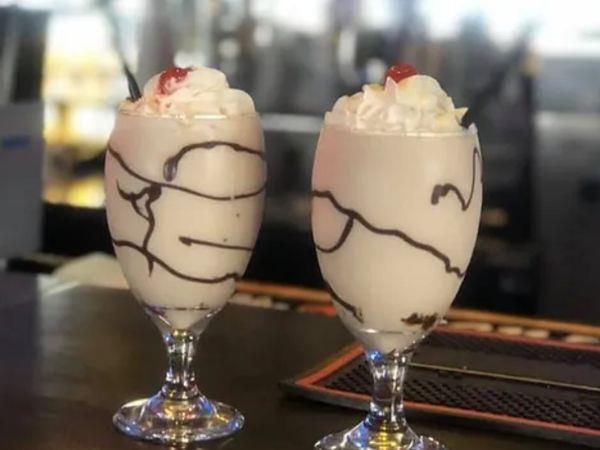 Bar, Bushwhackers, Margaritas and other spirits available