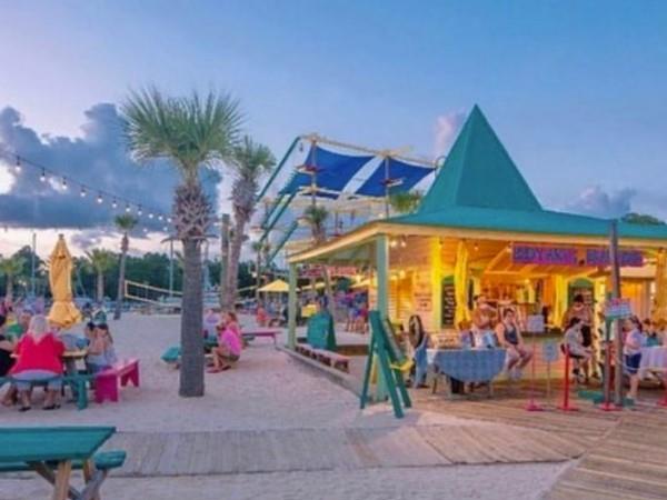 Lulus Back Porch in Gulf Shores