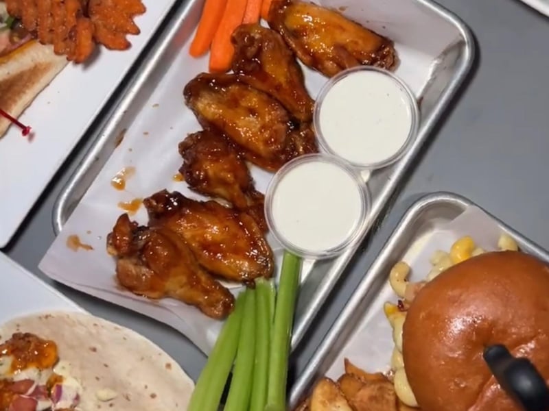 Wings from Johnny Hustons Grille in Navarre, Florida