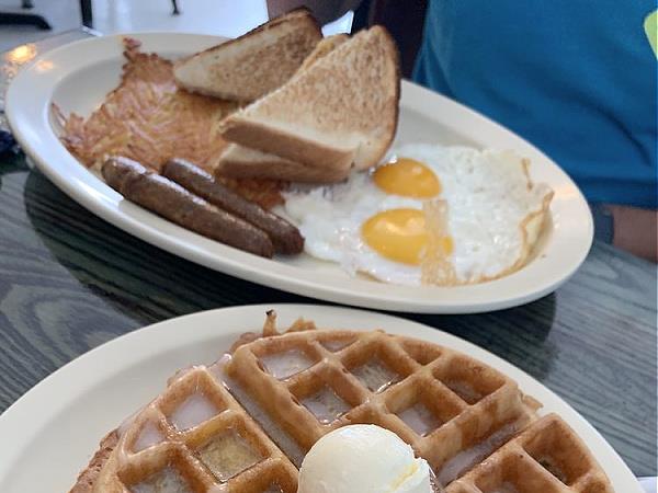 426407 Breakfest At Alphys Family Restaurant 