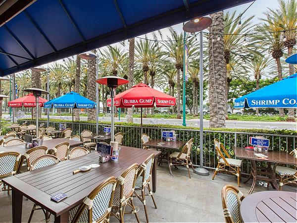 The outdoor patio at Bubba Gump Shrimp Co.