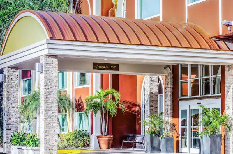 477545 Anna Maria Island Vacation Rentals Holiday Inn Express Bradenton West  1969 0 202111 5131