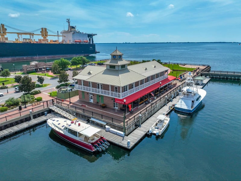 494783 Jacos Bayfront Bar  Grille In Pensacola Beach, Florida