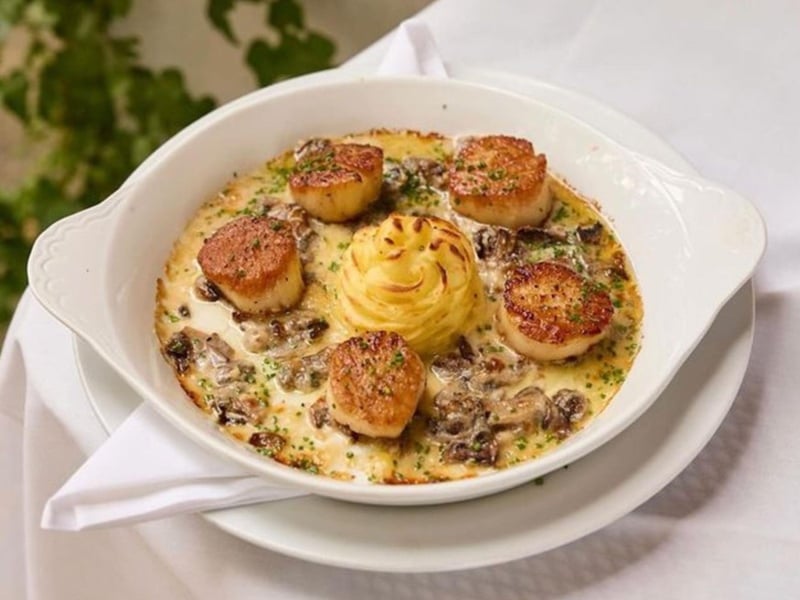 Pan seared sea scallops at Jacksons Restaurant