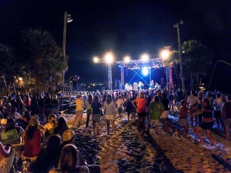 The outdoor stage at Flounders Chowder House