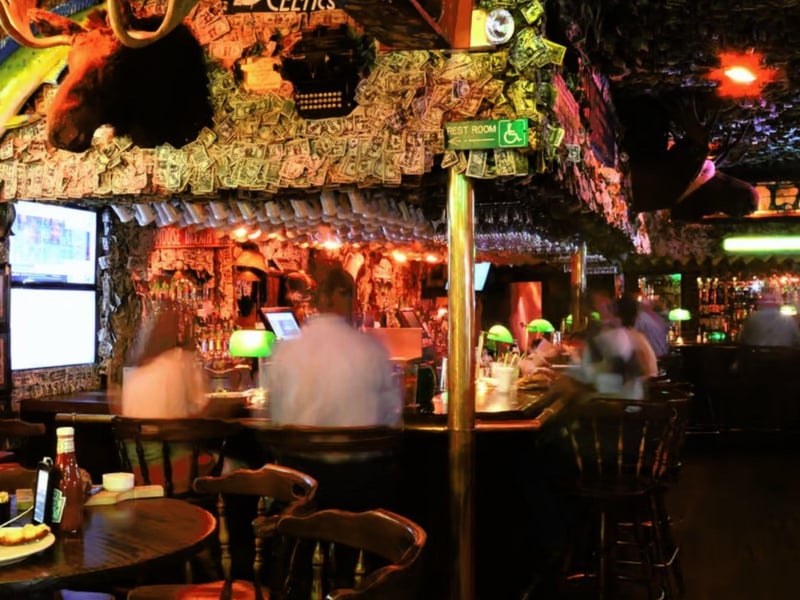 496771 Mcguires Irish Pub In Pensacola, Florida