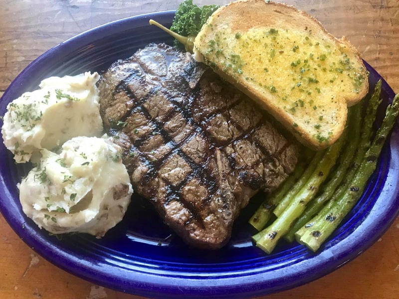 A steak with mashed potatoes and asparagus