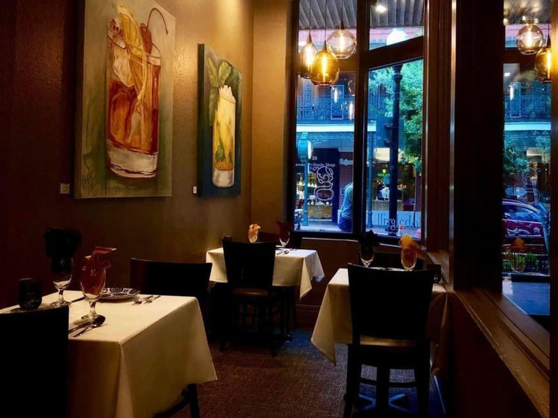 501389 The Global Grill In Pensacola, Florida