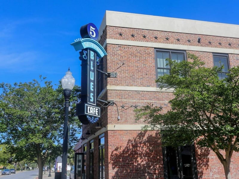 506197 Five Sisters Blues Cafe In Pensacola, Florida