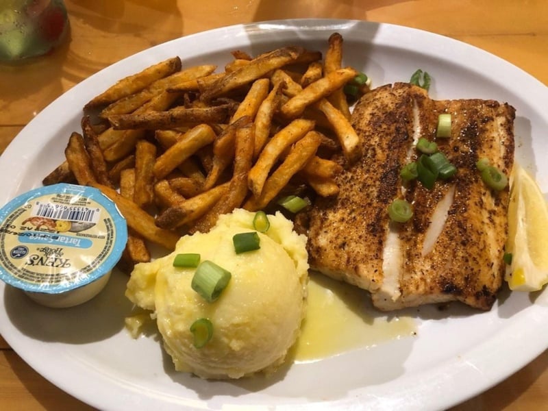The cheeseburger at Coconuts Restaurant