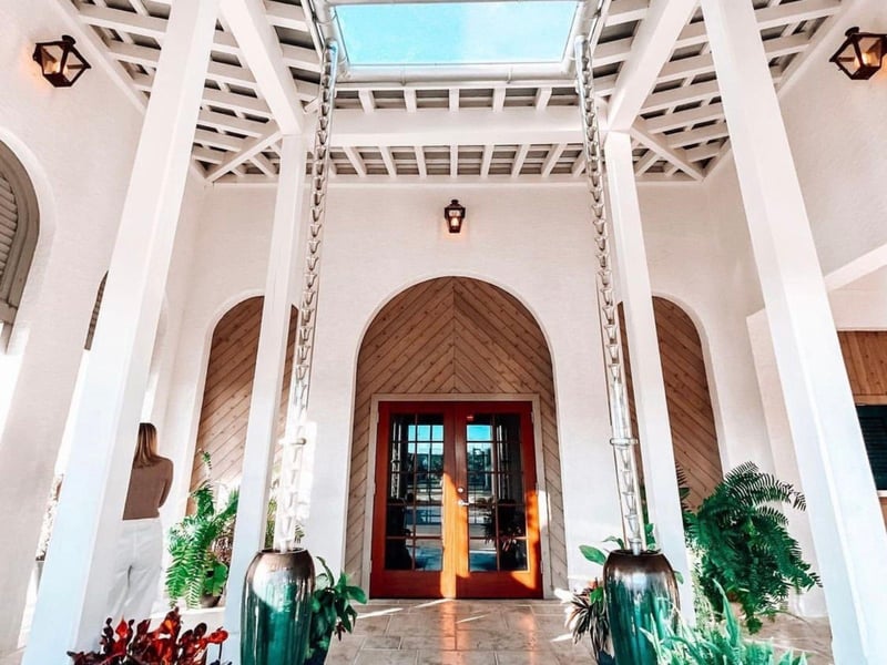 514406 Saltwatergrillinpanamacitybeach,florida