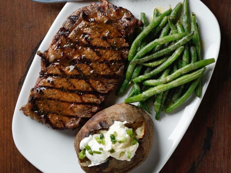 Steak with green beans and a baked potato