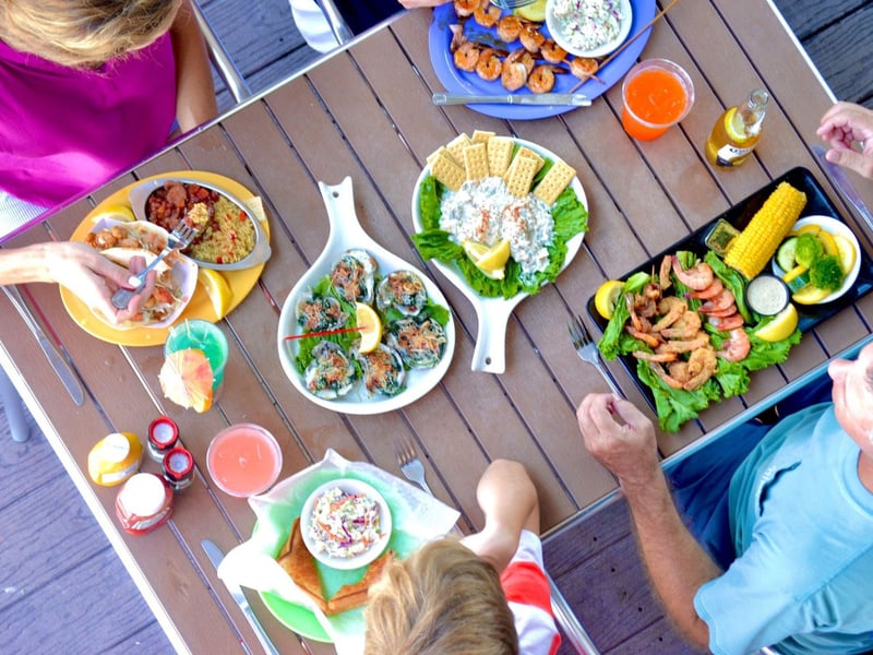 A table with entrees at Floyds Shrimp House