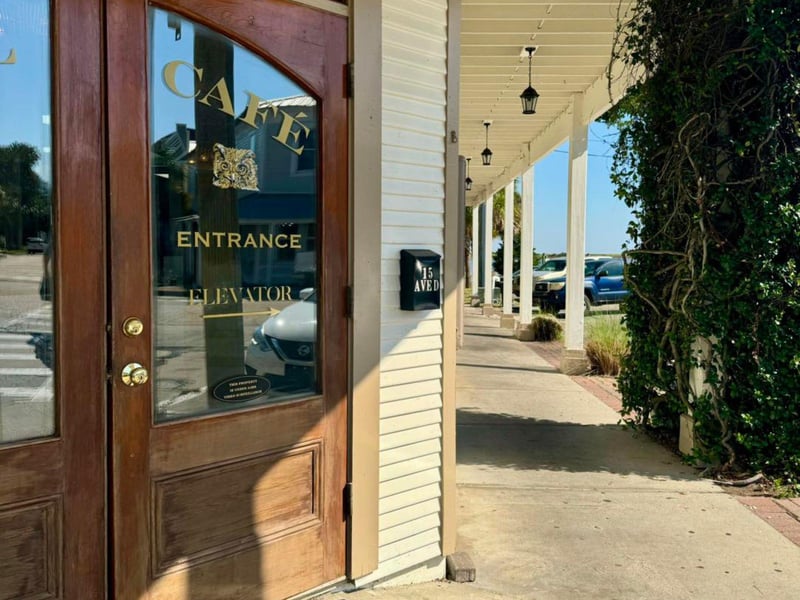 527529 The Owl Cafe In Apalachicola, Florida