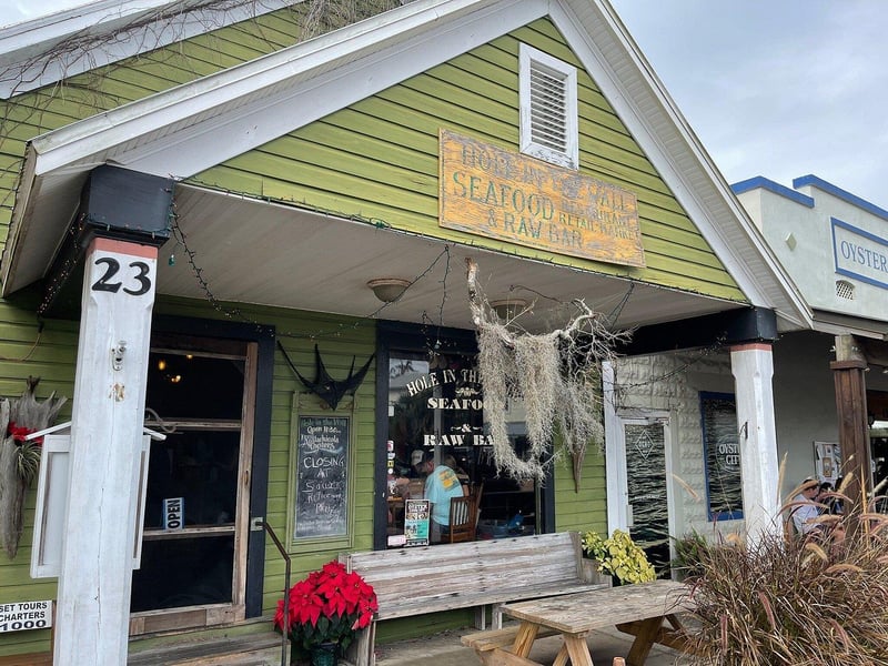 527551 Hole In The Wall Seafood And Raw Bar In Apalachicola, Florida