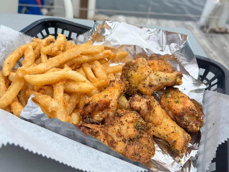 Chicken wings with french fries