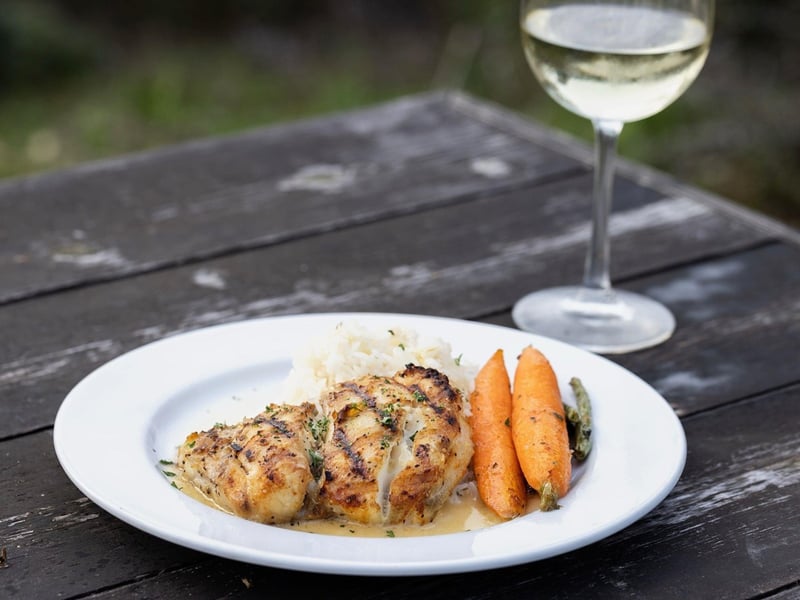 Fresh grouper with carrots and mashed potatoes