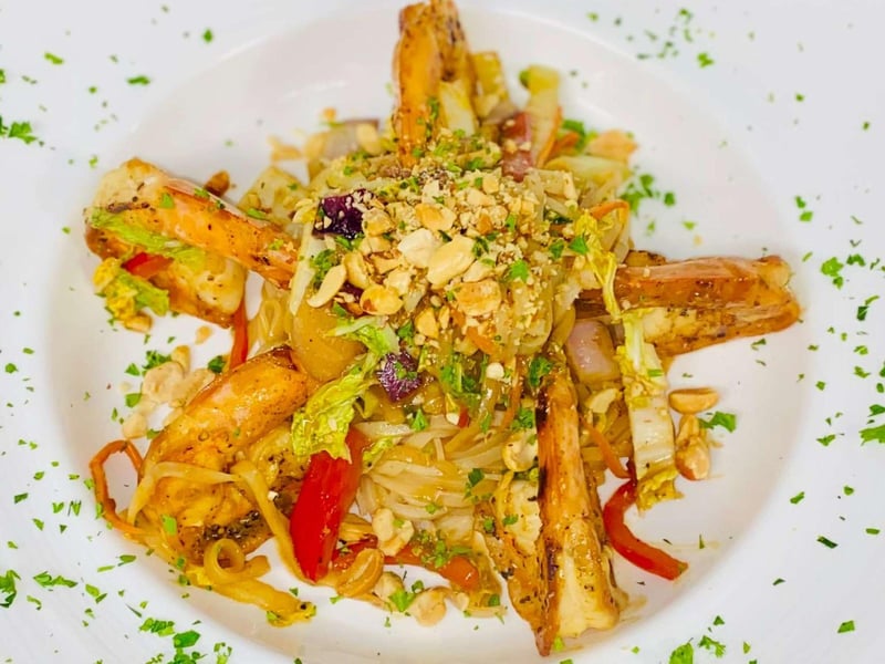 Restaurant Paradis shrimp pad thai in Rosemary Beach, Florida