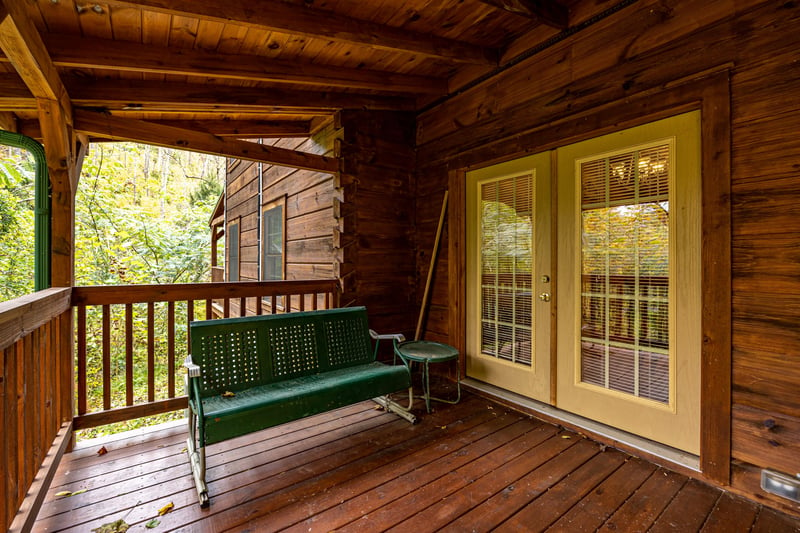 Deck bench at Tammys Place At Baskins Creek