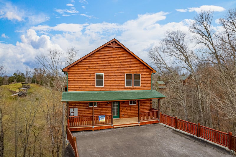 Exterior view of parking at Mountain Pool  Paradise, a 3 bedroom cabin rental located in Pigeon Forge