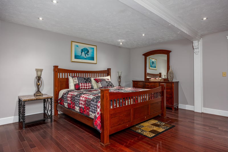 Master bedroom at Hoop Dreams Lodge