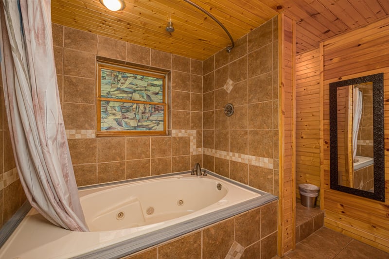 Jacuzzi tub at Moonlit Mountain Lodge