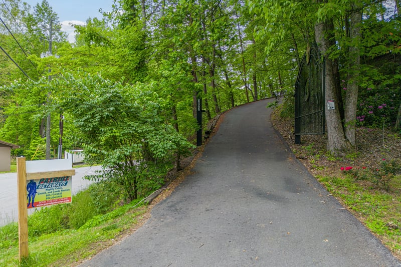 Driveway to Moonlit Mountain Lodge