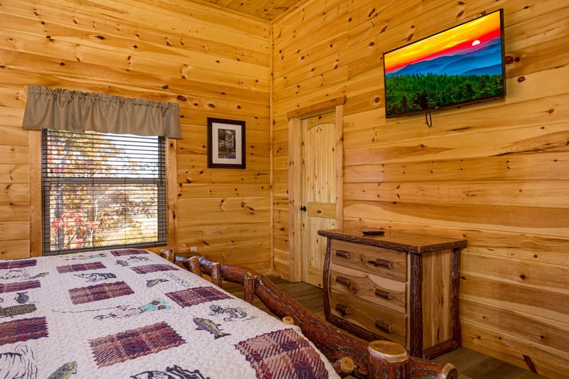 Bedroom With Flat Screen TV at Anglers Ridge