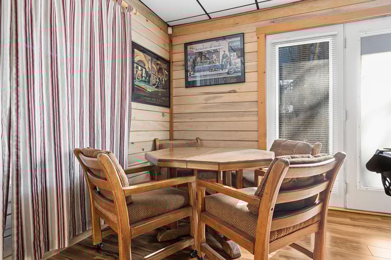 CardDining Table