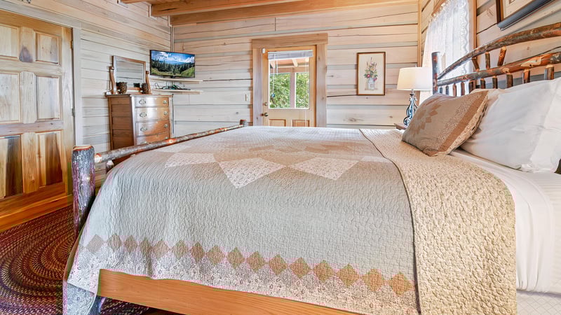 Queen Bedroom