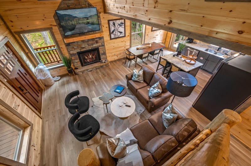 at flashy splashy lodge a 4 bedroom cabin rental located in gatlinburg