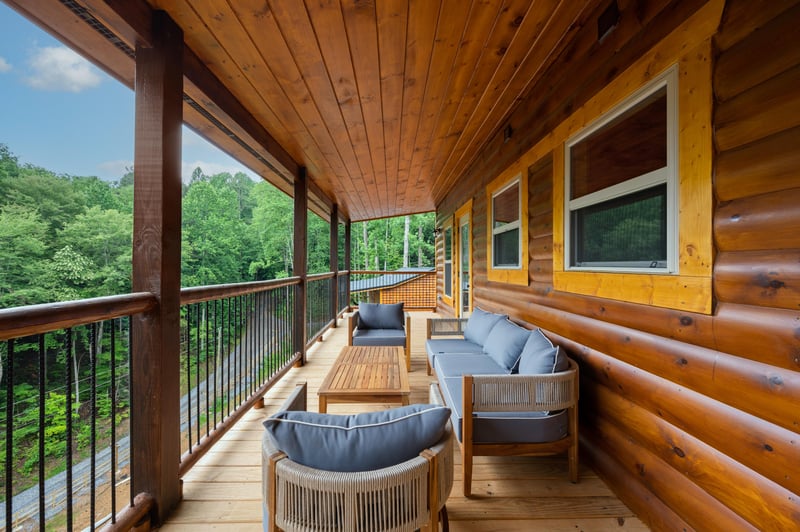 at flashy splashy lodge a 4 bedroom cabin rental located in gatlinburg