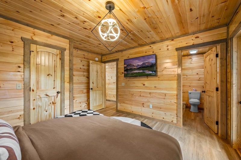 at flashy splashy lodge a 4 bedroom cabin rental located in gatlinburg