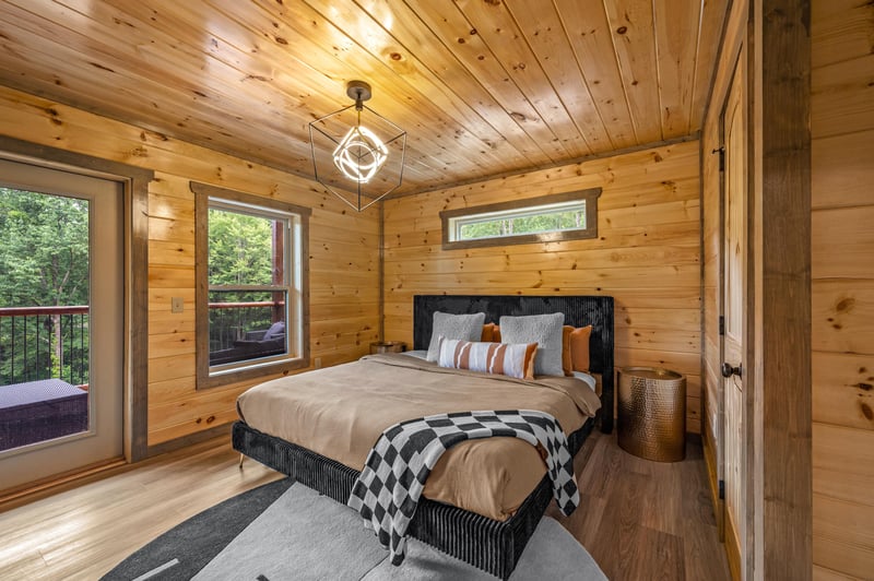 at flashy splashy lodge a 4 bedroom cabin rental located in gatlinburg