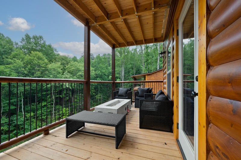 at flashy splashy lodge a 4 bedroom cabin rental located in gatlinburg