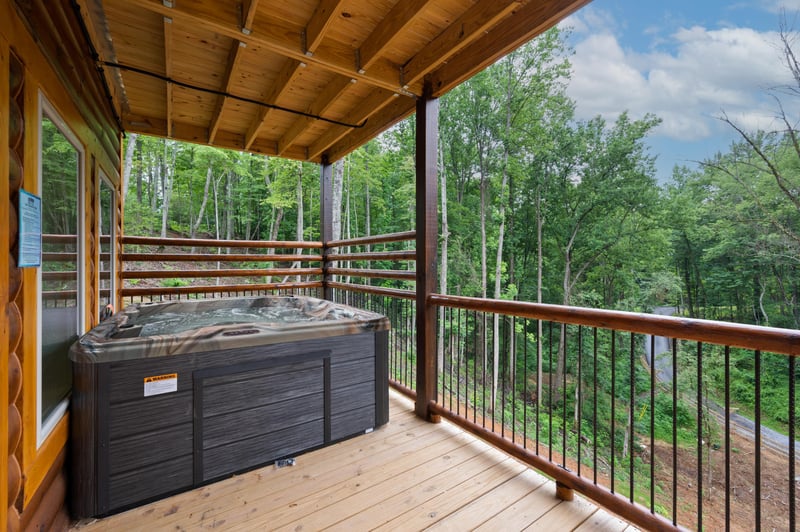 at flashy splashy lodge a 4 bedroom cabin rental located in gatlinburg