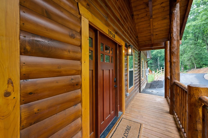 at flashy splashy lodge a 4 bedroom cabin rental located in gatlinburg